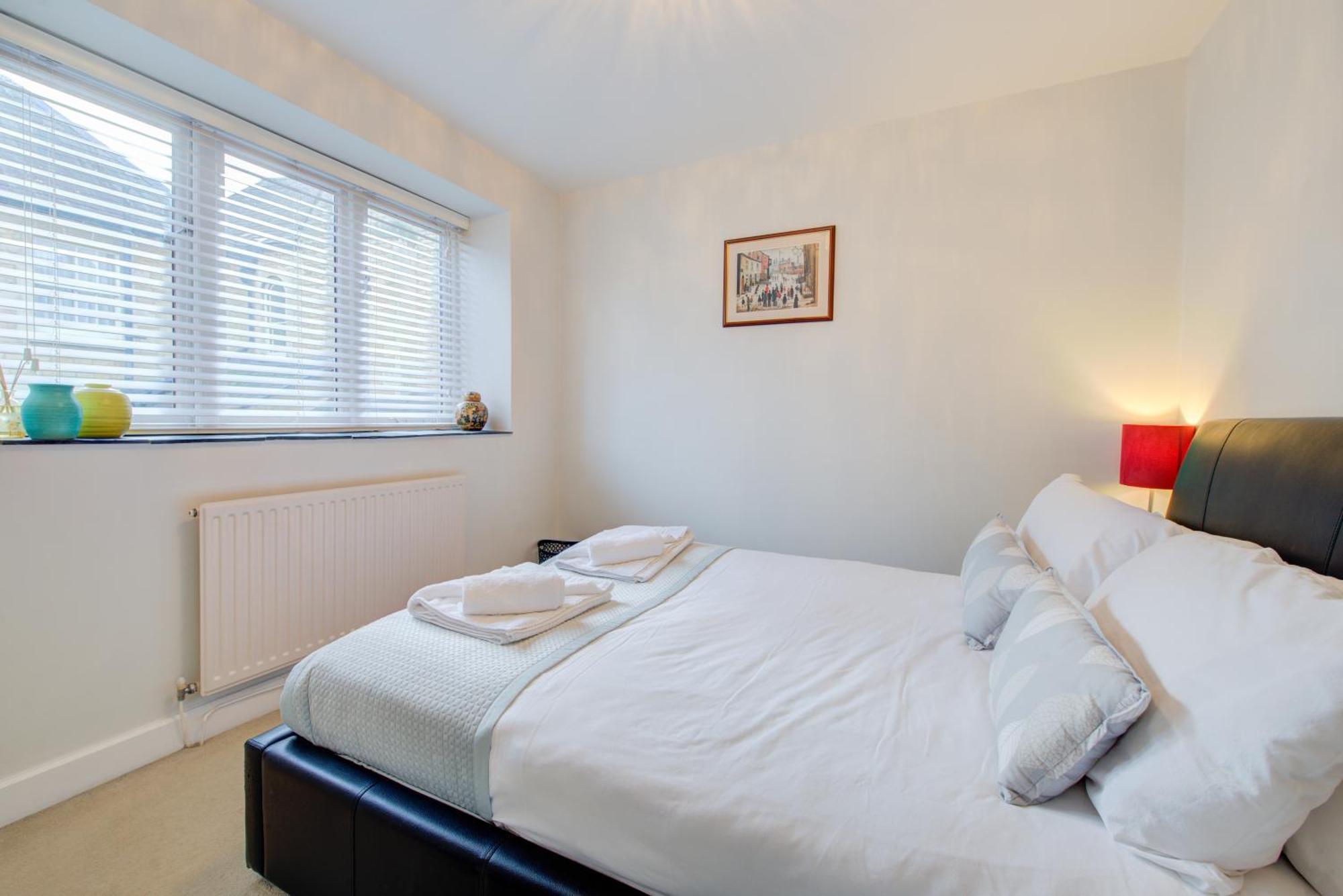 Stylish Townhouse, Work Desk, Fast Wi-Fi, Sleeps 6 스탬포드 외부 사진