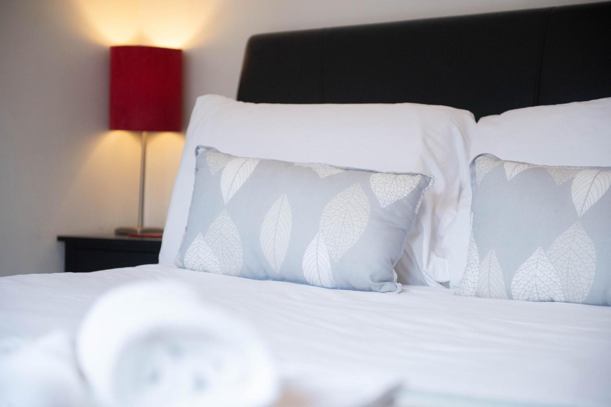 Stylish Townhouse, Work Desk, Fast Wi-Fi, Sleeps 6 스탬포드 외부 사진