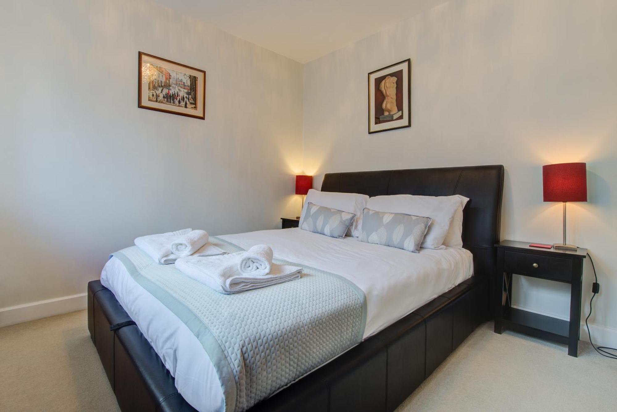 Stylish Townhouse, Work Desk, Fast Wi-Fi, Sleeps 6 스탬포드 외부 사진