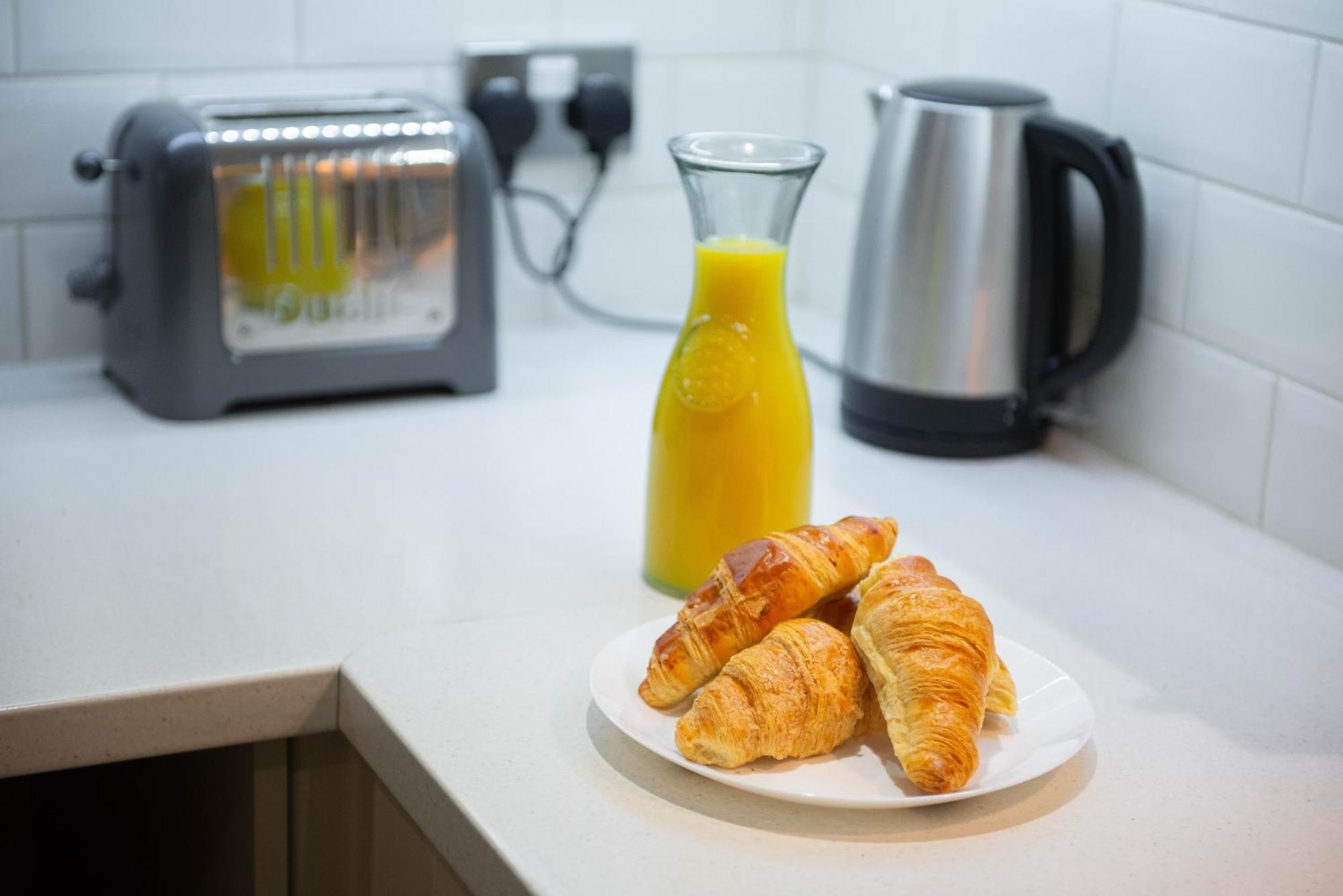 Stylish Townhouse, Work Desk, Fast Wi-Fi, Sleeps 6 스탬포드 외부 사진