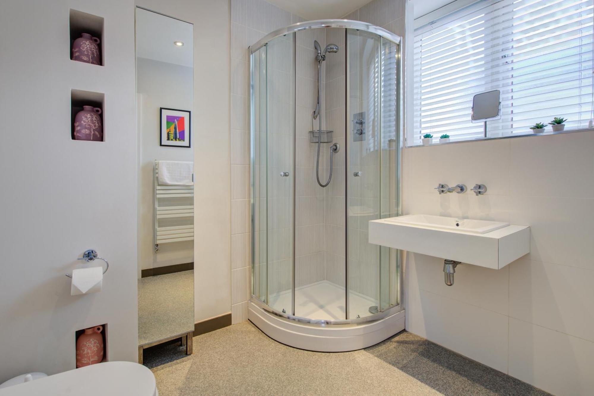 Stylish Townhouse, Work Desk, Fast Wi-Fi, Sleeps 6 스탬포드 외부 사진